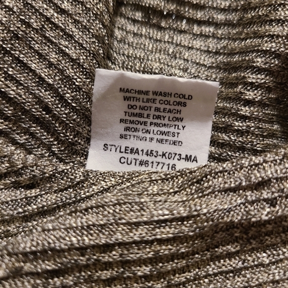 Kim & Cami Metallic Silver Batwing Style Top, Knit Fabric, Size Large - Picture 7 of 7